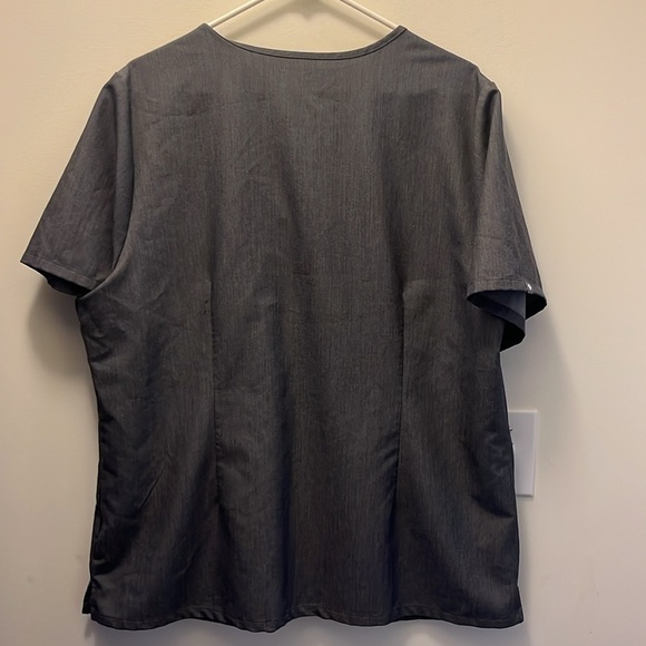 Figs men’s graphite v neck 2 pocket scrub top size XXL - Picture 3 of 8